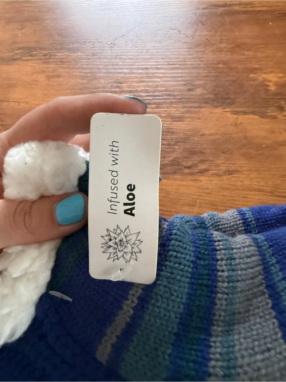 MUK LUK Cozy Blue Fleece-Lined Slipper Socks - Aloe-Infused Comfort NEW